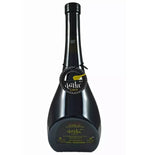Un decanter di Barbera Emilia IGT inclinato, dal design innovativo. Contiene un vino rosso fruttato, morbido e affinato per 3 mesi.