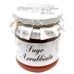 Sugo Arrabbiata en tarro, una fusión de tomates italianos, guindillas y especias, ideal para los amantes de los sabores fuertes.