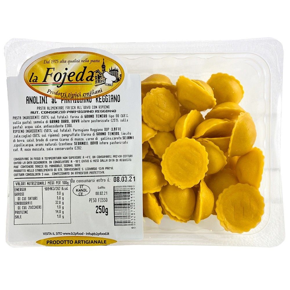 Deliziosi anolini artigianali, realizzati con pasta fresca all'uovo e Parmigiano Reggiano DOP, ideali per brodi o salse.