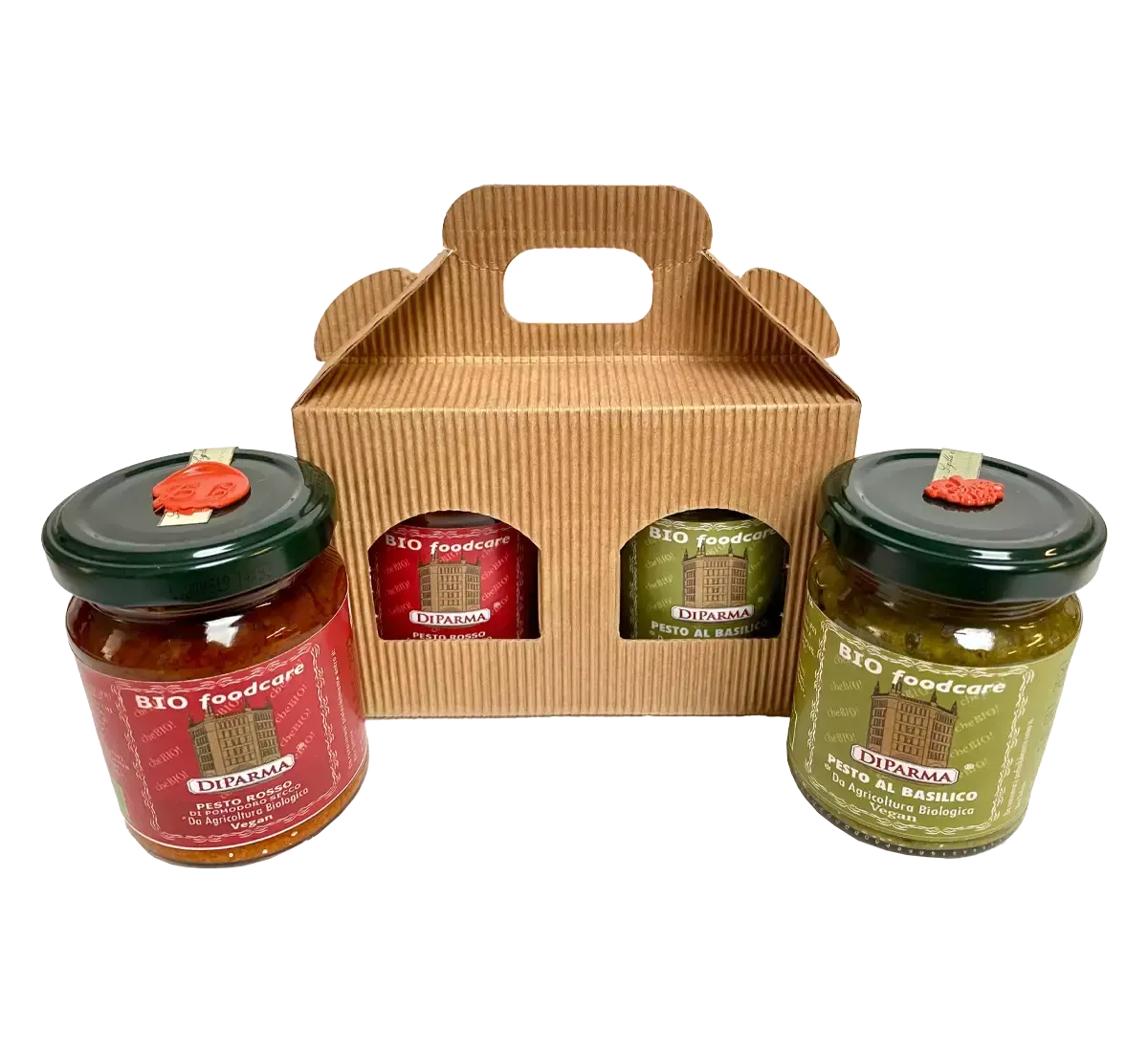 Una confezione di pesti biologici, comprendente barattoli di Pesto al Basilico e Pesto di Pomodoro Secco.