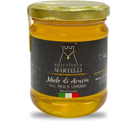 Immagina un vasetto di Miele di Acacia, proveniente dalle Prealpi Lombarde. Il suo colore è un giallo pallido, quasi trasparente, e sprigiona un dolce profumo di vaniglia. Un prodotto naturale e delicato.