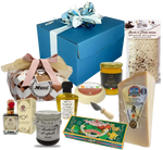 Entdecken Sie die Authentizität italienischer Aromen mit der Box Pasqua Blu, bestehend aus Parmigiano Reggiano, Trüffelöl und einer handwerklich hergestellten Colomba.