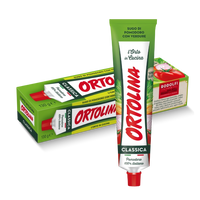 Die ikonische 130-g-Tube Ortolina Classica-Sauce – eine Mischung aus Tomaten, Gemüse und Olivenöl, perfekt, um jedes Gericht zu verfeinern.