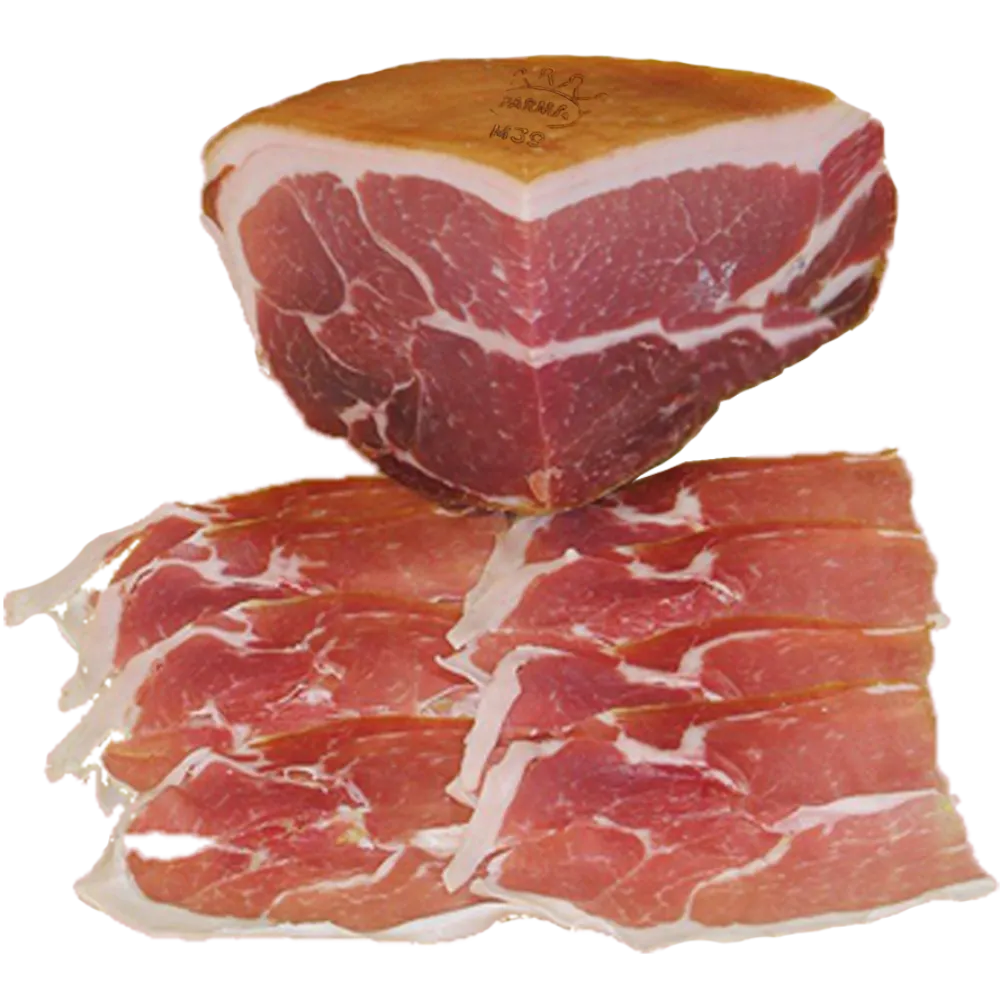 Delicate fette di Prosciutto di Parma DOP, stagionato per 16 mesi, dal gusto dolce e leggero, posate su uno sfondo bianco.