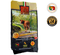 Parmigiano Reggiano Vacche Rosse, aged for 24 months, evokes the sweetness and delicacy of the aromas of the historic Reggiane cattle breeds.