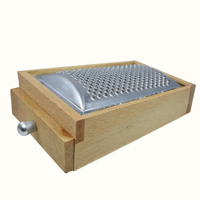 Râpe à Fromage en Bois