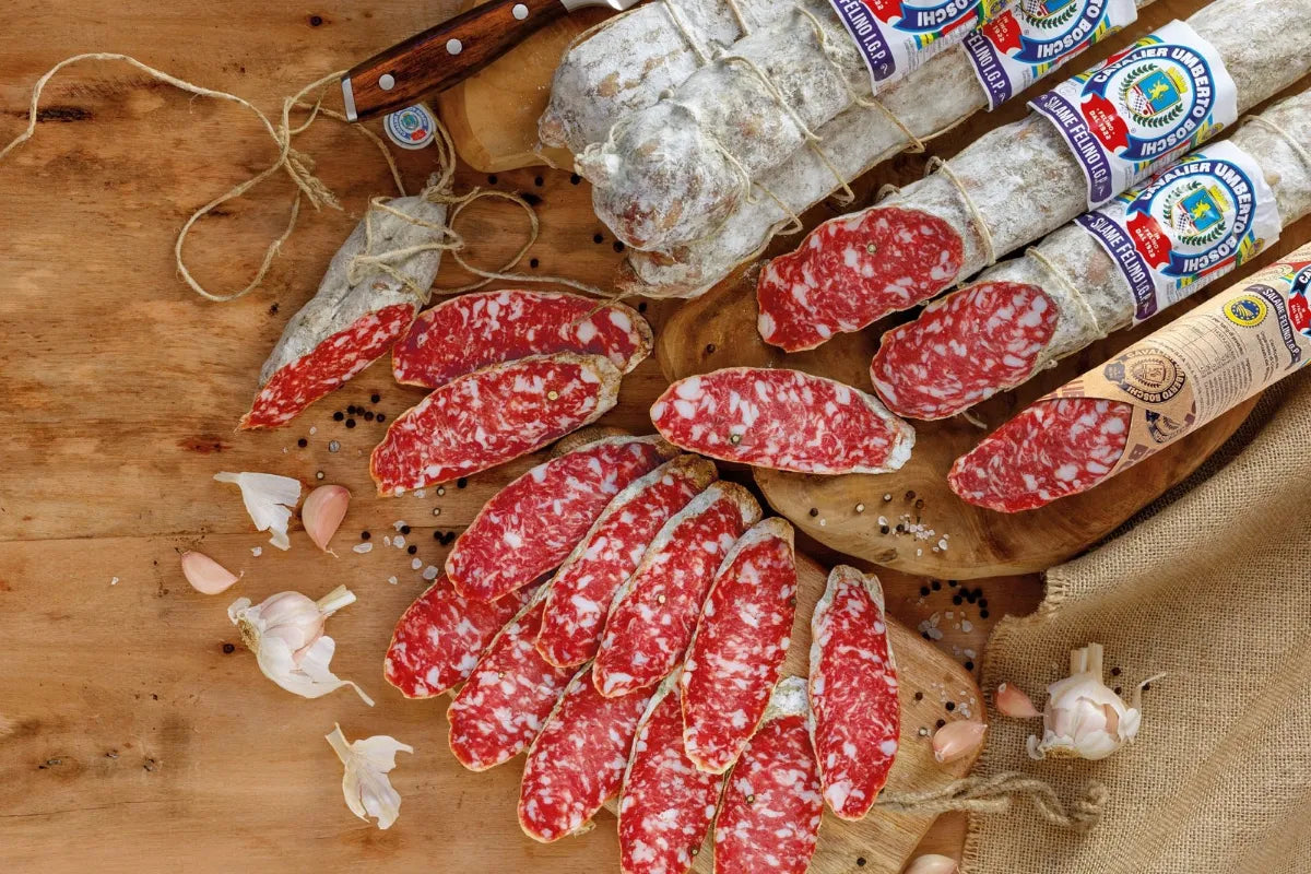 Salame Felino IGP di Cavalier Umberto Boschi: autenticità e tradizione in fette succulente, riconosciuto da Gambero Rosso.