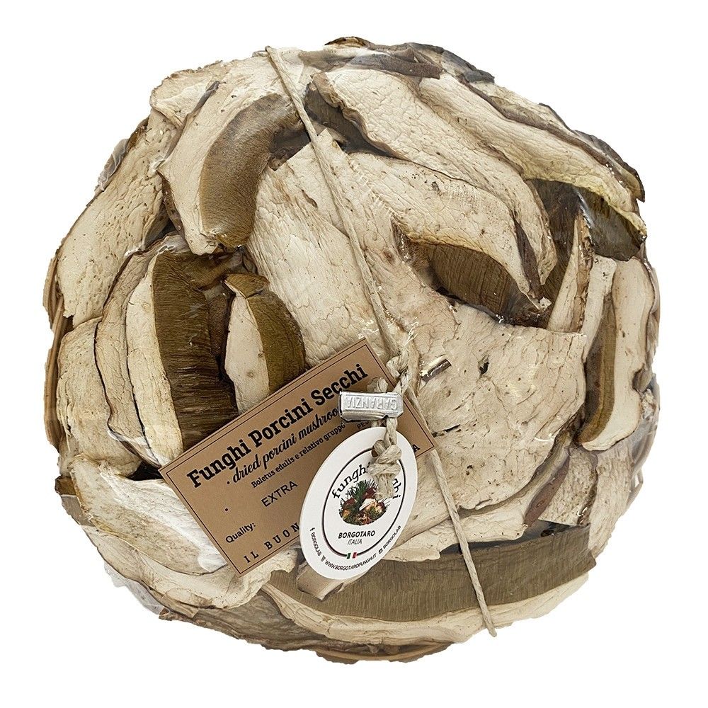 Un cesto gourmet rustico ed elegante, contenente pregiati funghi porcini secchi, ideale per gli amanti del buon gusto.
