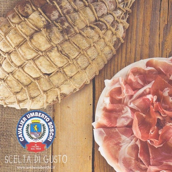 Delizioso Culatello Tradizionale, stagionato per 12 mesi, esprime un sapore di eccellenza italiana. È affettato e profumato, pronto per deliziare la tua tavola.