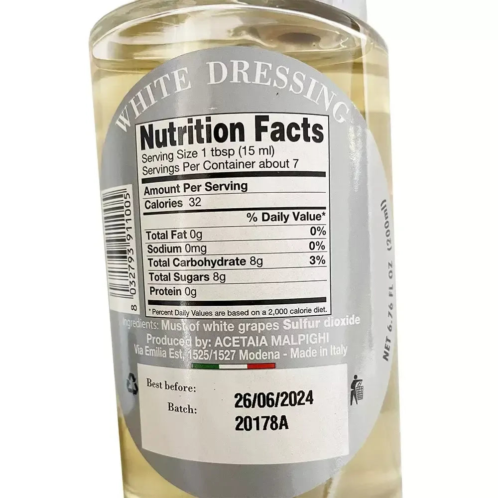 Prelibato condimento bianco, maturato per 5 anni, confezionato in una bottiglia trasparente con un'etichetta nutrizionale ricca di dettagli.
