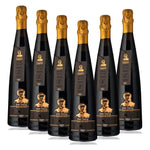Una selezione di sei bottiglie di Lambrusco Terre Verdiane, con etichette dorate raffinate, attese per un brindisi celebrativo.