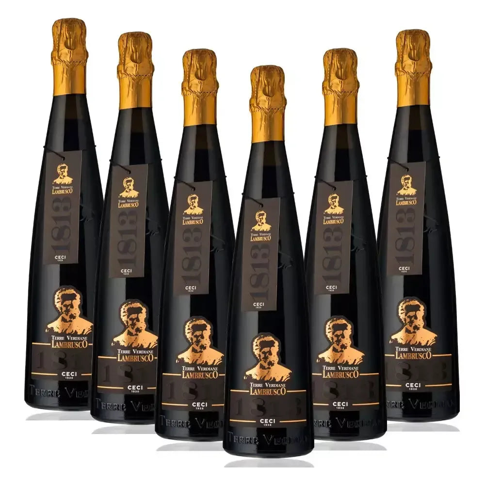 Una selezione di sei bottiglie di Lambrusco Terre Verdiane, con etichette dorate raffinate, attese per un brindisi celebrativo.