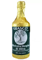 Un'autentica qualità ligure si esprime nella bottiglia non filtrata di Olio Extravergine Guasco, avvolta con cura in carta dorata.