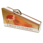 Elegante scatola regalo, pensata per contenere metà di un prosciutto di Parma DOP, presenta un design sofisticato e una maniglia pratica. Perfetta per regali unici.