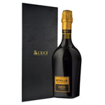 Un'elegante scatola regalo contiene l'Otello NERODILAMBRUSCO, un Lambrusco dal colore rosso violaceo e dal profumo di frutti di bosco, ideale per feste.