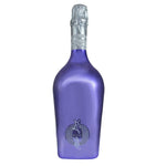Una raffinata bottiglia di Otello Brut, spumante dry, si distingue per il suo colore viola intenso e promette un sapore unico con bollicine vivaci.