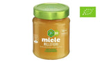 Un barattolo di pregiato miele millefiori biologico, prodotto dall'apicoltura Casentinese, si distingue per la sua etichetta verde che ne certifica la qualità.