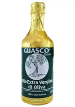 Beatrice, un cesto natalizio che ospita l'autentico olio d'oliva Guasco, 100% italiano, ideale per doni gourmet o per arricchire le tue cene festive.