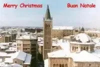 Un affascinante biglietto di auguri natalizio raffigurante un pittoresco panorama innevato di Parma, in Italia, con gli auguri in inglese e italiano.