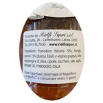 Un barattolo di vetro riempito di delizioso sugo ai funghi porcini italiani, con etichetta frontale che elenca ingredienti e contatti dell'azienda.