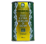 Una confezione verde elegante racchiude l'olio d'oliva Raineri, incarnazione di tradizione italiana e qualità. Un gusto autentico in 500ml.