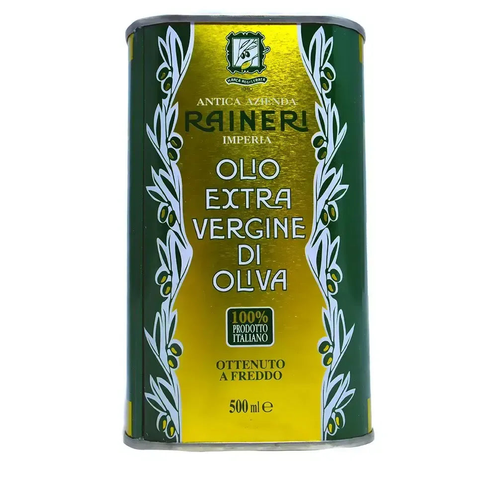 Una confezione verde elegante racchiude l'olio d'oliva Raineri, incarnazione di tradizione italiana e qualità. Un gusto autentico in 500ml.