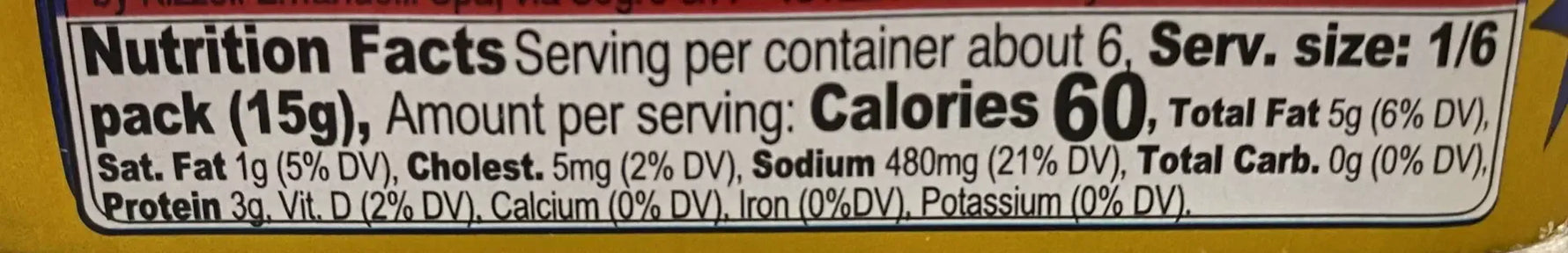 Descrizione di un'etichetta nutrizionale per alici in salsa piccante: 60 calorie, 5g di grassi, 480mg di sodio e 3g di proteine per 15g di porzione.