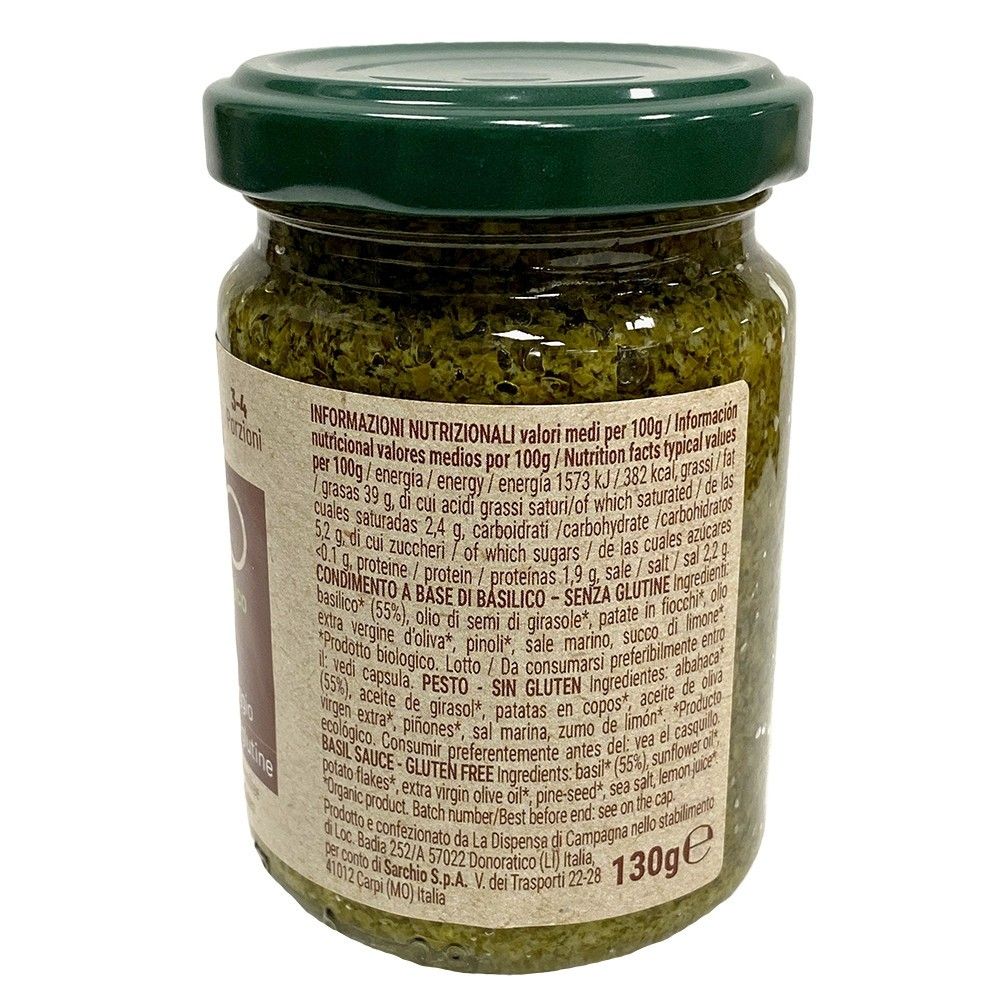 Een potje biologische basilicumpesto, zonder knoflook en kaas, perfect om uw zomerse gerechten een frisse toets te geven.