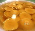Anolini artigianali, ripieni di autentico Parmigiano Reggiano DOP, galleggiano freschi e invitanti in un brodo saporito.