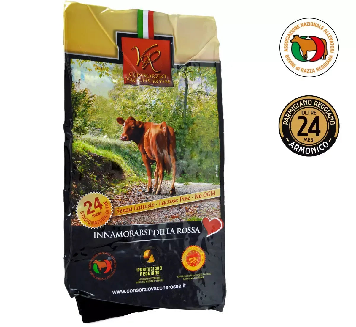 Esplora l'autenticità del Parmigiano Reggiano DOP, affinato per 24 mesi, presentato in una scatola decorata con una mucca su un prato verde.