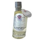 Scopri la bottiglia di condimento bianco Prelibato, maturata per 5 anni, con l'etichetta elegante adornata da uno stemma e riflessi dorati. Ideale per i veri gourmet.