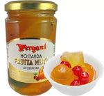 Vivace vaso di Mostarda di Cremona, arricchito da frutta mista. La sua consistenza lucida lo rende ideale per impreziosire piatti gourmet.