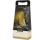 Un'elegante scatola triangolare in cartone, ideale per esaltare il valore del rinomato Parmigiano Reggiano, il formaggio italiano per eccellenza.