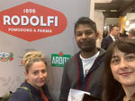 Esplora il gusto audace dell'Ortolina Piccante, una salsa rustica di pomodoro in barattolo, l'ideale per infondere i tuoi piatti con autentico sapore italiano.
