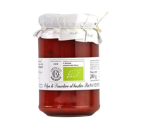 Un barattolo da 280g di autentica polpa di pomodoro al basilico biologico, con distintiva etichetta verde, evoca il vero sapore italiano.