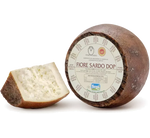 Goditi la tradizione sarda con un quarto di Formaggio Fiore Sardo DOP, stagionato e dalla crosta rustica. Sapore intenso, 900g di pura qualità.
