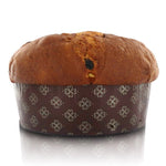 Un panettone dorato e soffice, incartato a mano, presentato in una sofisticata confezione marrone con dettagli floreali bianchi.
