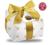 Immagine di un raffinato panettone artigianale, confezionato a mano e impreziosito da un nastro dorato, con l'unico aroma dell'Aceto Balsamico di Modena IGP.
