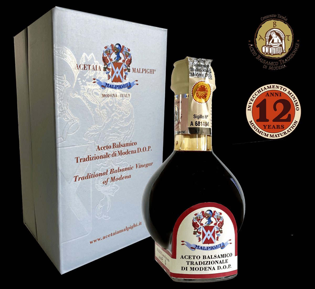 Elegante cesto regalo The King, contenente un raffinato aceto balsamico tradizionale D.O.P., invecchiato per 12 anni, presentato in una sofisticata bottiglia e cofanetto.