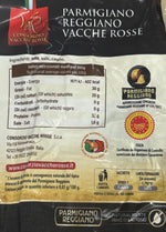 Scatto di una confezione di Parmigiano Reggiano DOP Vacche Rosse stagionato 30 mesi, con etichetta rossa, logo e valori nutrizionali.