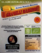 Scopri il Parmigiano Reggiano DOP biologico, stagionato 24 mesi, di Granelli Massimo. Un sapore ricco, autenticamente italiano.