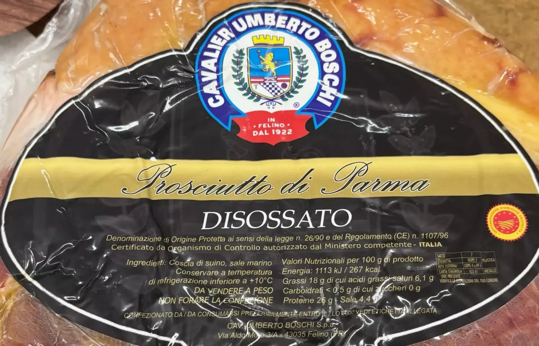 Prodotto italiano di eccellenza, un Prosciutto di Parma DOP, disossato e confezionato, stagionato per 16 mesi. Porta la firma di Cav. Umberto Boschi, sinonimo di tradizione e qualità.