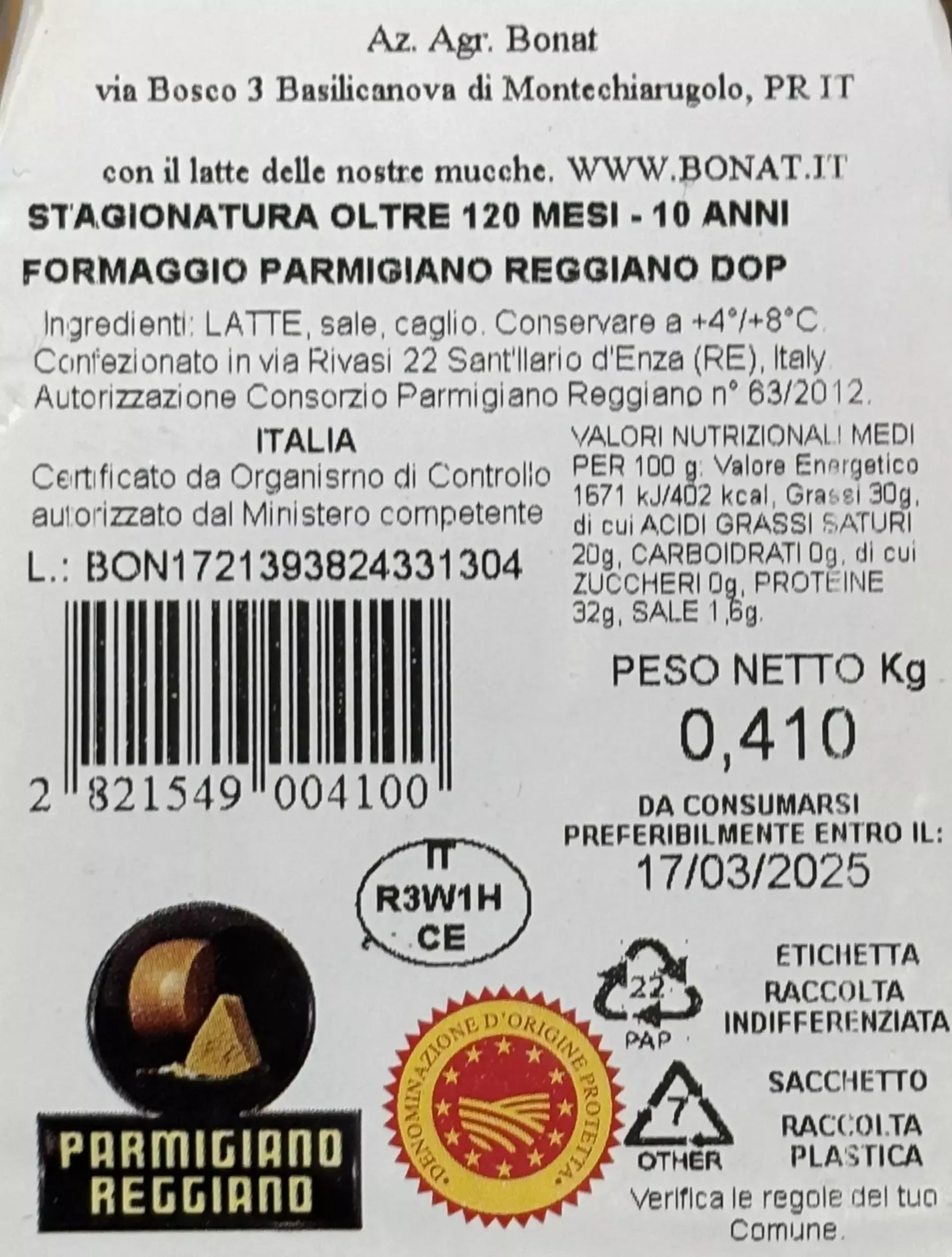 Scopri la confezione di Parmigiano Reggiano DOP Bonat, stagionato 10 anni, con sigilli di qualità ed etichette informative.