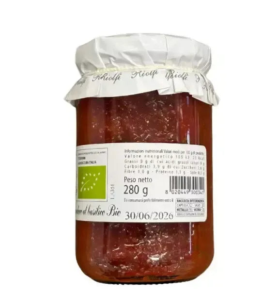 Un barattolo di polpa di pomodoro biologica, arricchito di basilico, con etichetta verde e tappo bianco, promette un sapore fresco e autentico.