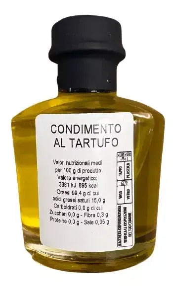 Una bottiglia d'elegante olio extravergine arricchito con tartufo nero, ideale per intensificare l'aroma di piatti gourmet.