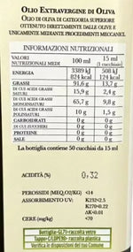 La tradizione e la qualità si fondono nel 'Signore degli Ulivi', un olio extra vergine il cui etichetta svela i dettagli nutrizionali.