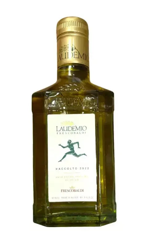 Elegante bottiglia di Laudemio Frescobaldi, olio d'oliva italiano 2022, con etichetta bianca e dorata su vetro.