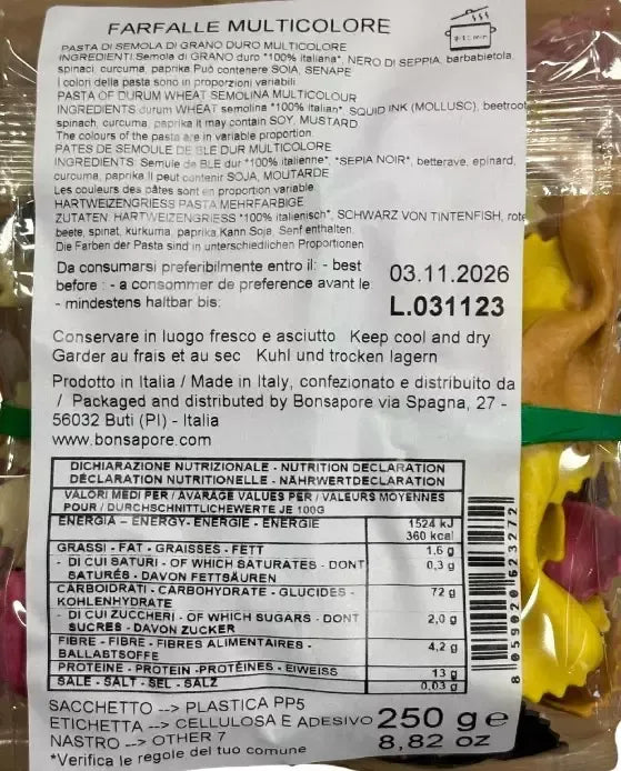 Confezione trasparente rivelante farfalle di semola multicolore, con data di scadenza visibile e etichetta nutrizionale dettagliata.