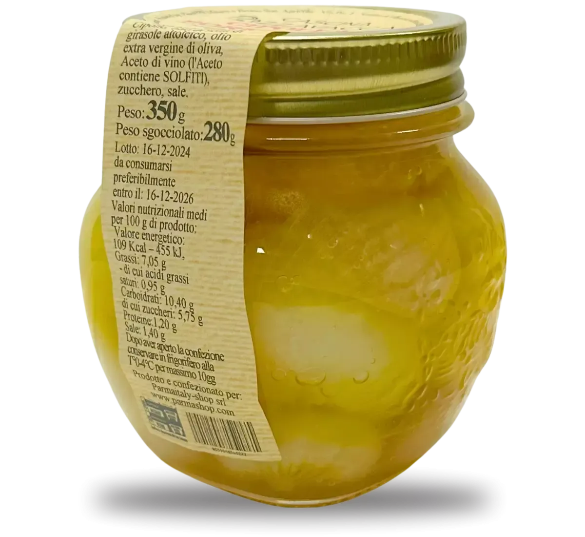 Un barattolo artigianale di cipolle borettane in agrodolce, con cipolle dorate galleggianti in un liquido ambrato, e un'etichetta dall'aspetto rustico.