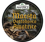 Sua Maestà il Sottobosco di Amatrice, pecorino stagionato al tartufo, decorato con immagini suggestive di tartufi e paesaggi naturali.